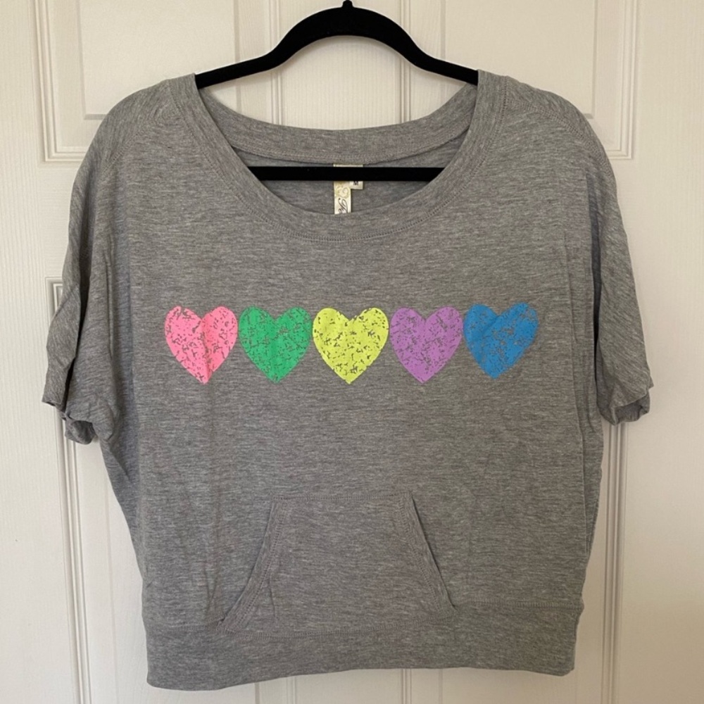 Gray Cropped Tee with Rainbow Hearts